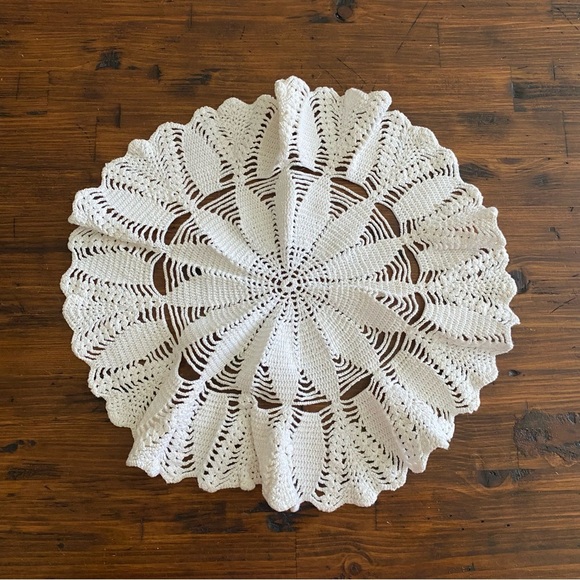 Collectible Beautiful Handmade Crocheted Doily Off White 15" - Picture 1 of 6